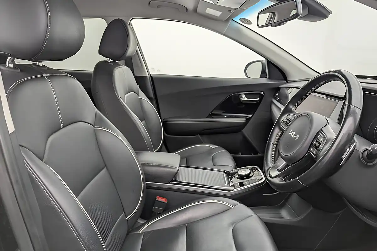 Used 2022 Kia Niro 3 Grey - Interior and Exterior details 3