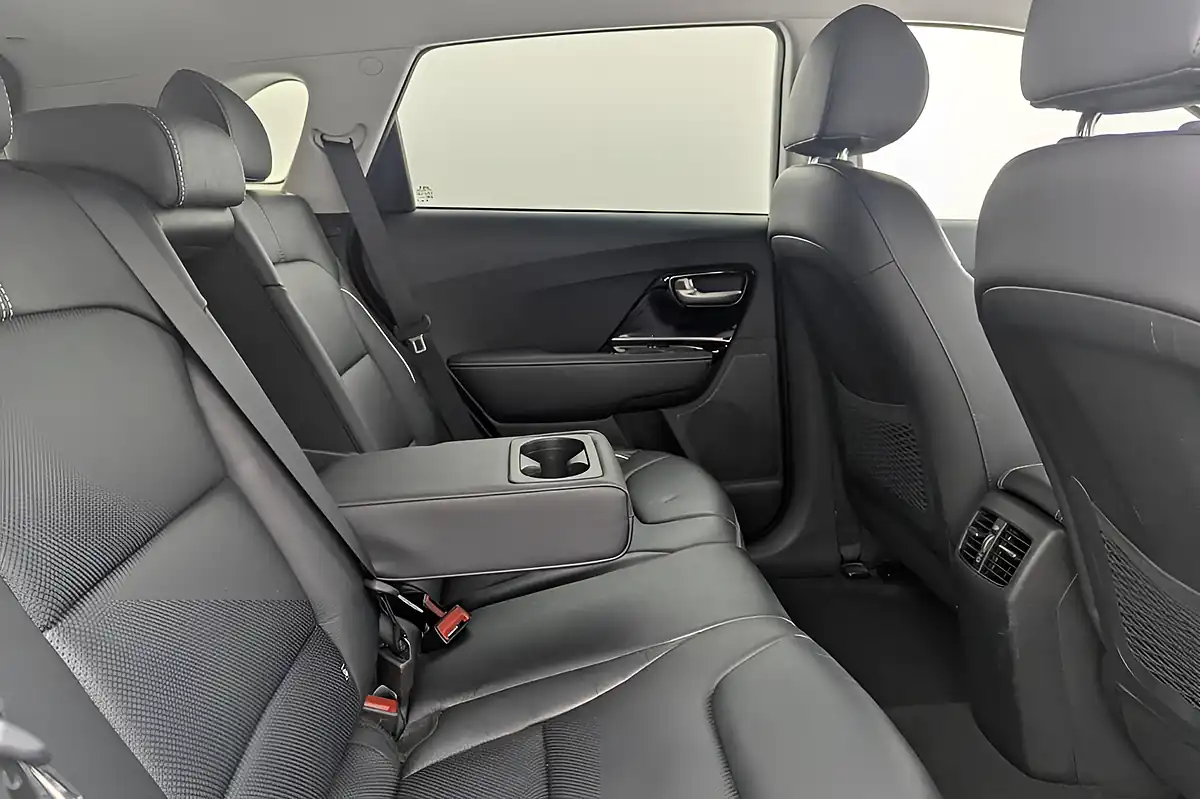 Used 2022 Kia Niro 3 White - Interior and Exterior details 10