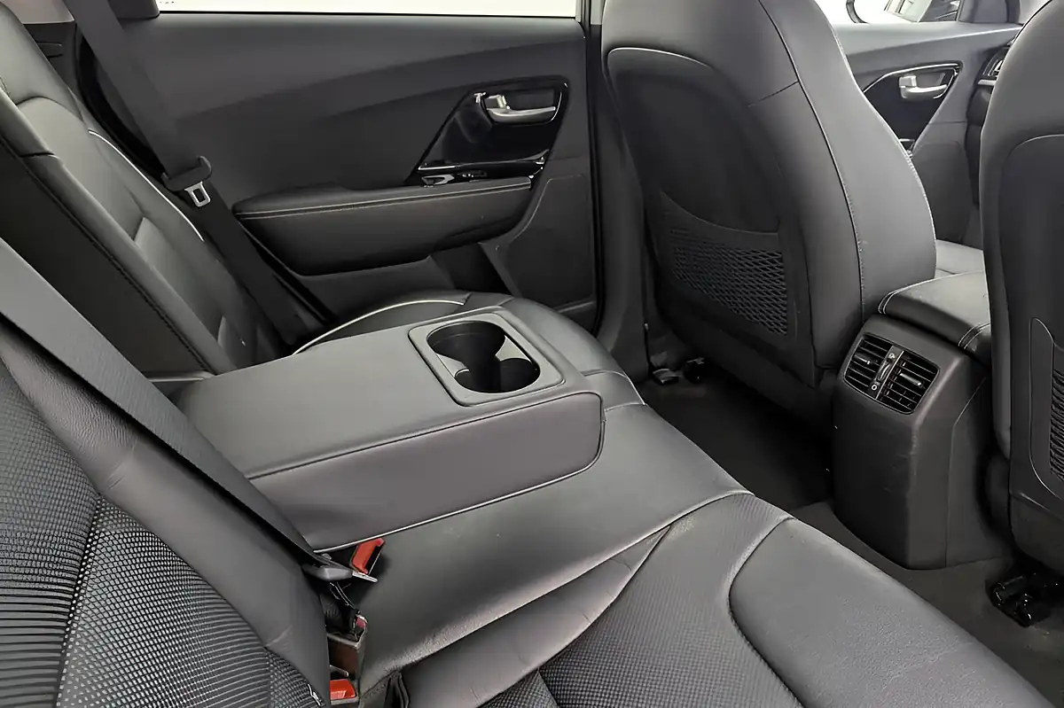 Used 2022 Kia Niro 3 White - Interior and Exterior details 11
