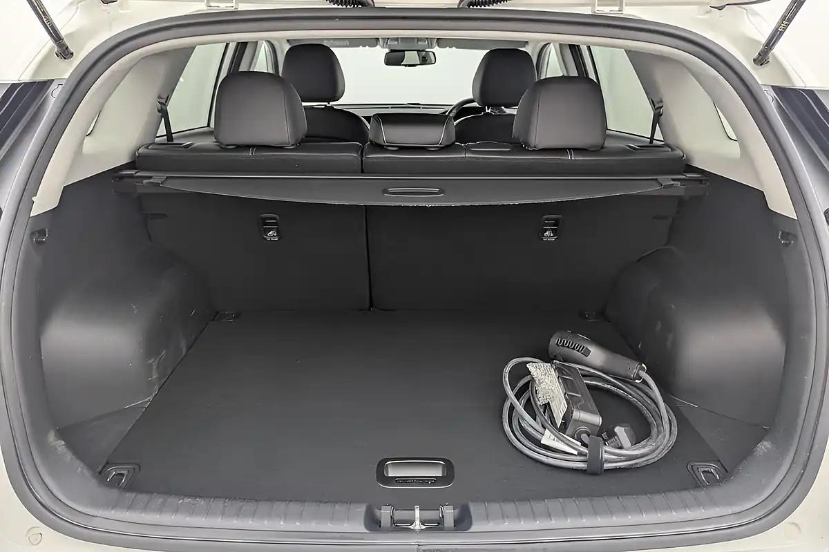 Used 2022 Kia Niro 3 White - Interior and Exterior details 13