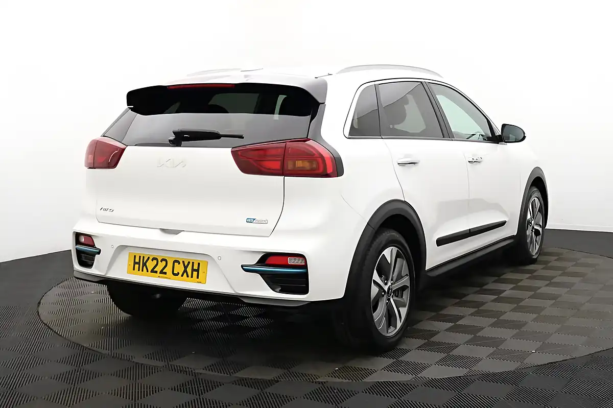 Used 2022 Kia Niro 3 White - Interior and Exterior details 6
