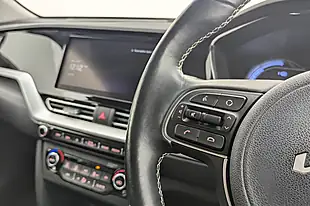Used 2022 Kia Niro 3 White - Interior and Exterior details 7