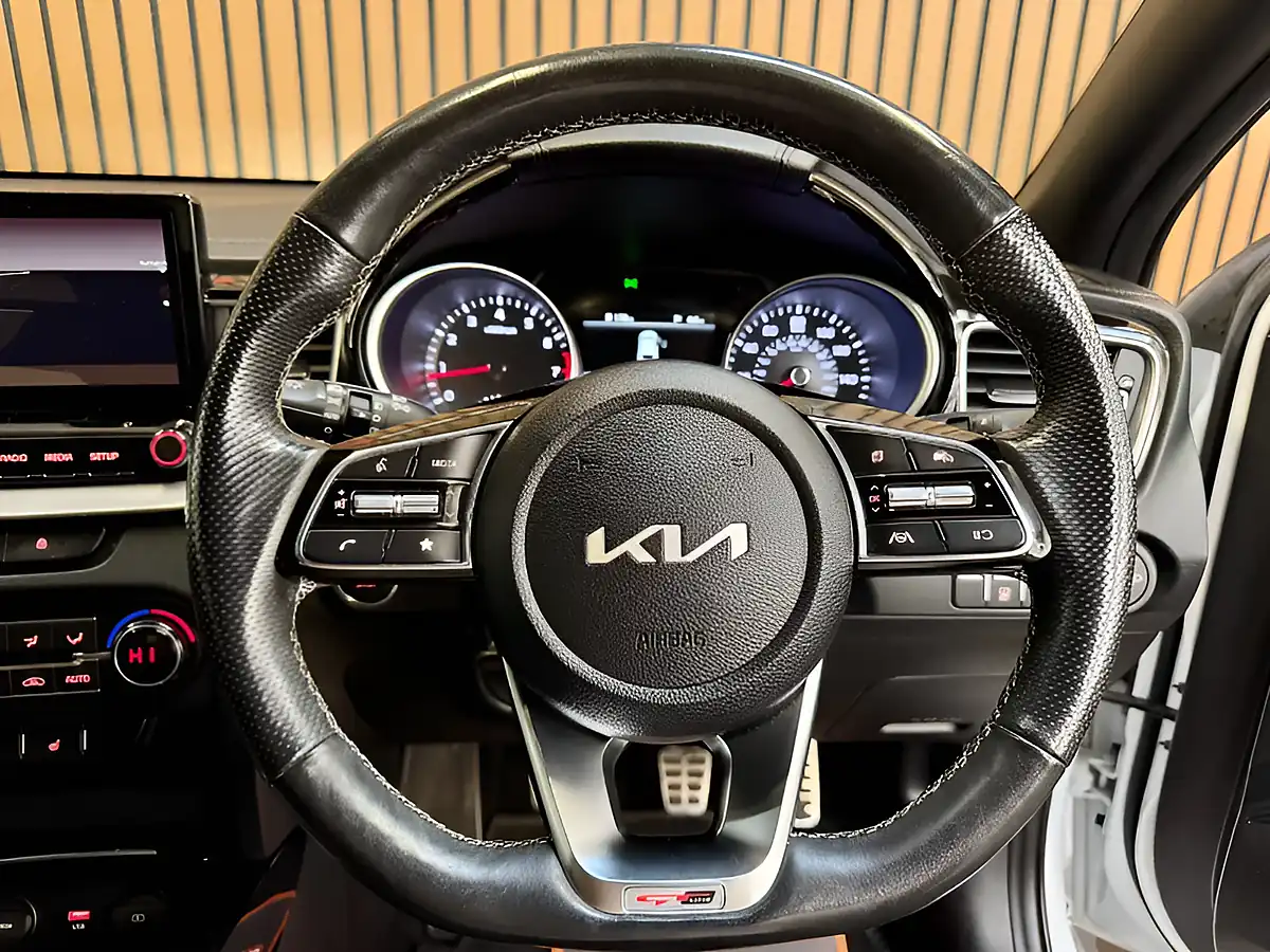 Used 2022 Kia Pro Ceed GT-Line Fusion White - Interior and Exterior details 12