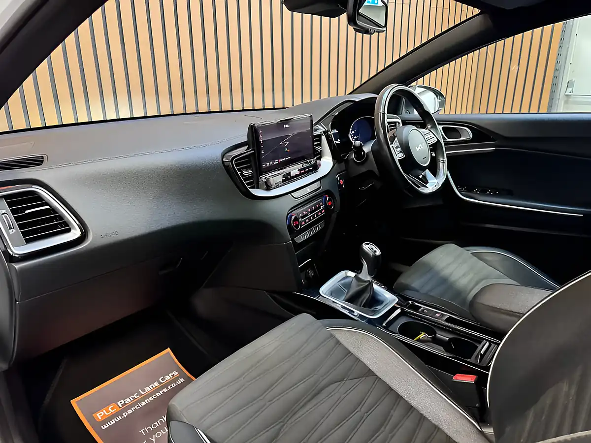 Used 2022 Kia Pro Ceed GT-Line Fusion White - Interior and Exterior details 14
