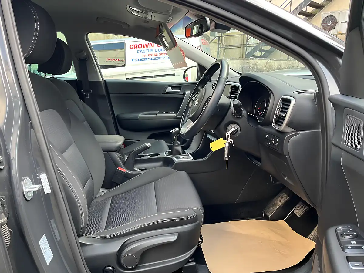 Used 2022 Kia Sportage 2 Grey - Interior and Exterior details 16