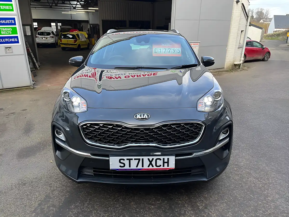 Used 2022 Kia Sportage 2 Grey - Interior and Exterior details 3