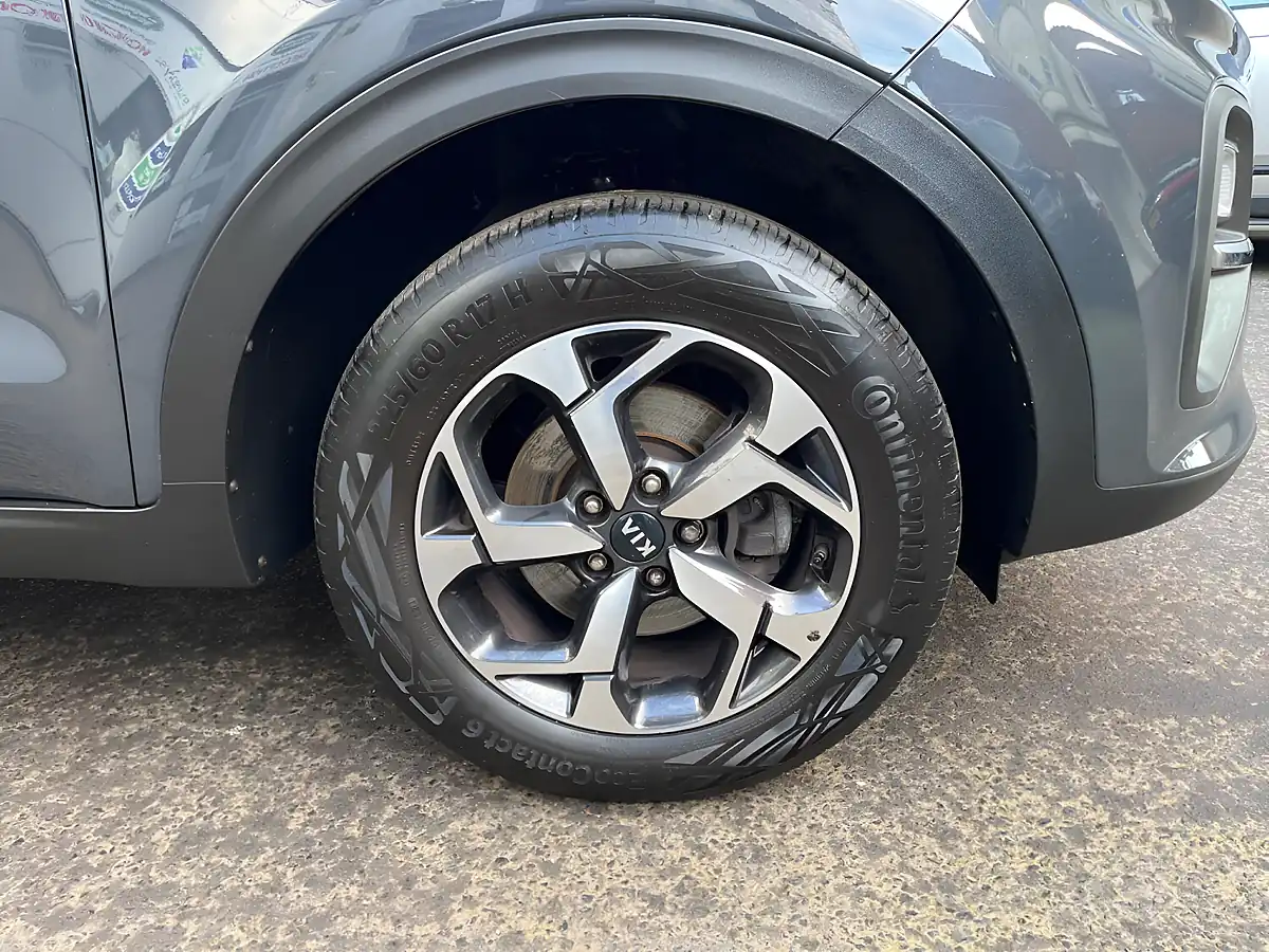 Used 2022 Kia Sportage 2 Grey - Interior and Exterior details 9