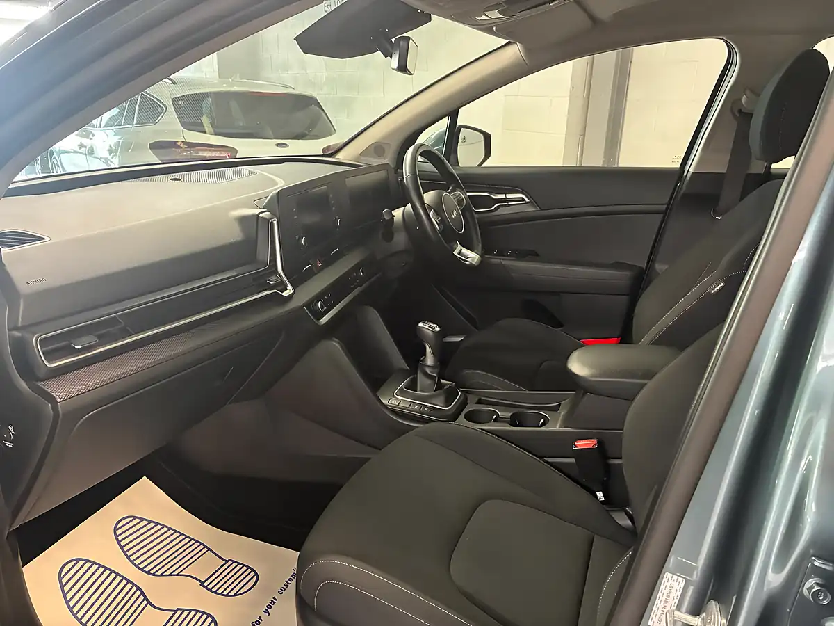 Used 2022 Kia Sportage 2 Grey - Interior and Exterior details 11