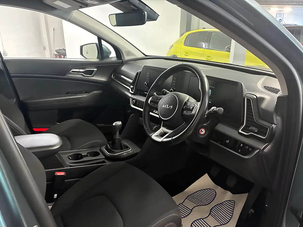 Used 2022 Kia Sportage 2 Grey - Interior and Exterior details 12