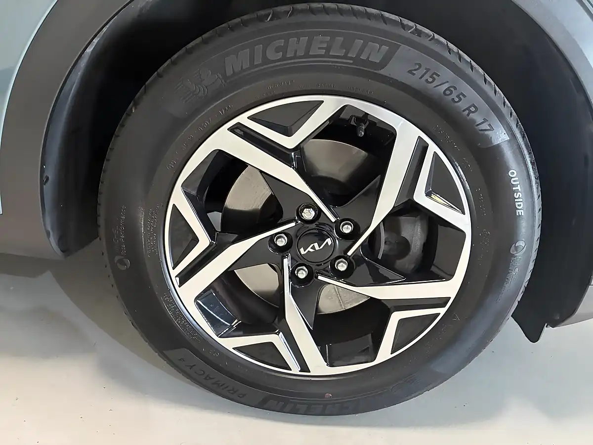 Used 2022 Kia Sportage 2 Grey - Interior and Exterior details 7