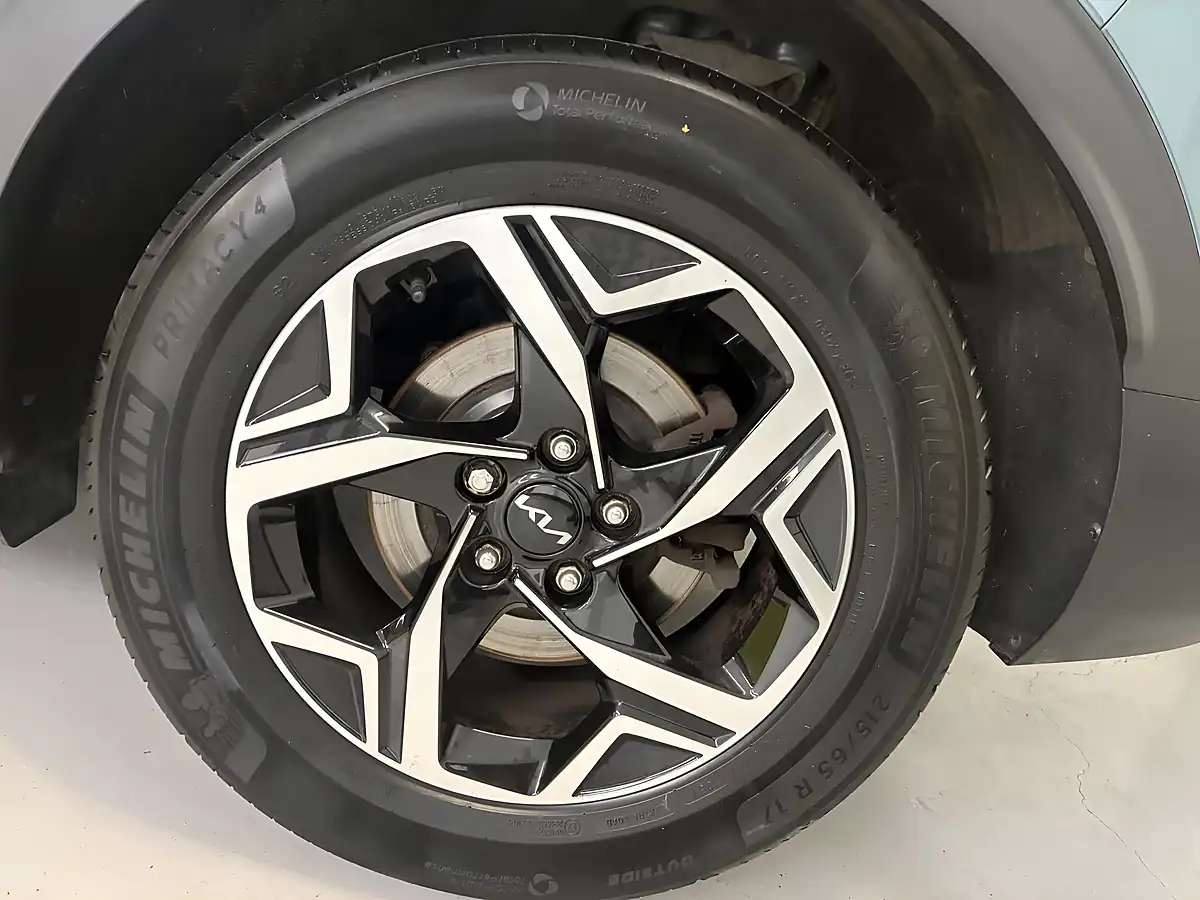 Used 2022 Kia Sportage 2 Grey - Interior and Exterior details 9