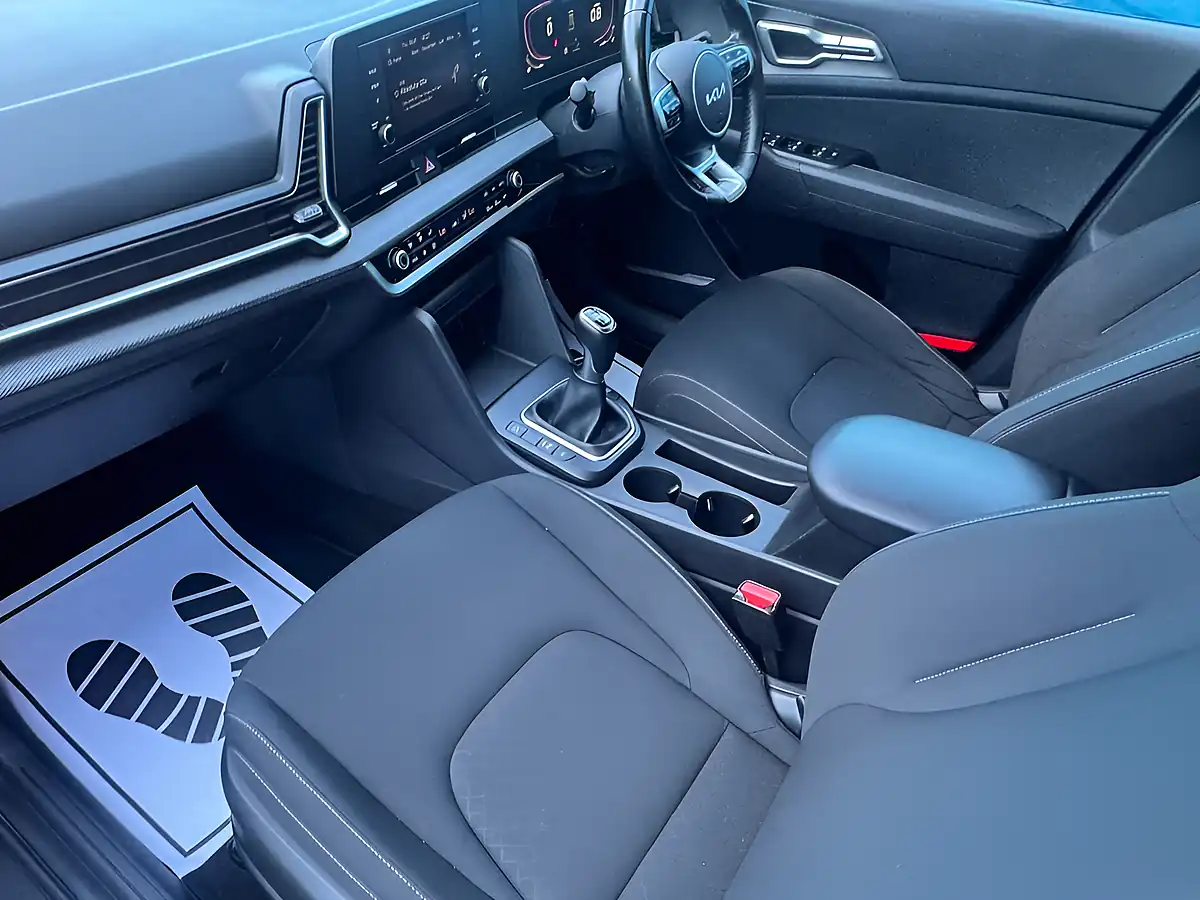Used 2022 Kia Sportage 2 Grey - Interior and Exterior details 15