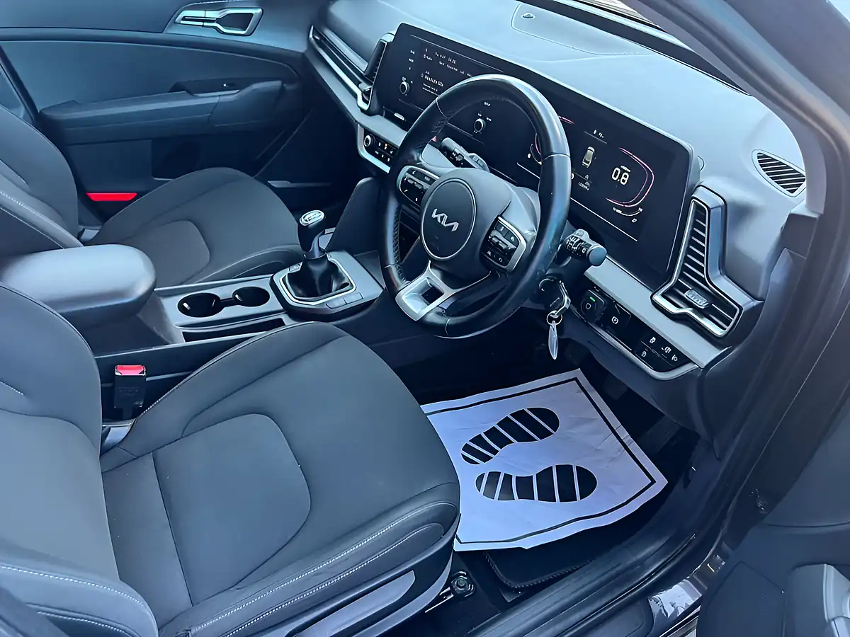 Used 2022 Kia Sportage 2 Grey - Interior and Exterior details 4