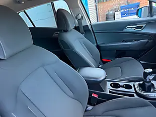 Used 2022 Kia Sportage 2 Grey - Interior and Exterior details 5