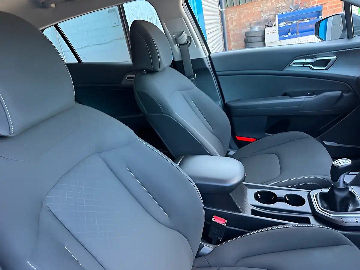 Used 2022 Kia Sportage 2 Grey - Interior and Exterior details 5