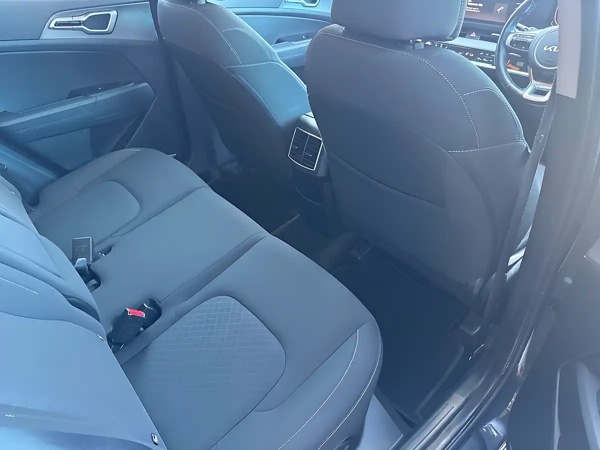 Used 2022 Kia Sportage 2 Grey - Interior and Exterior details 6