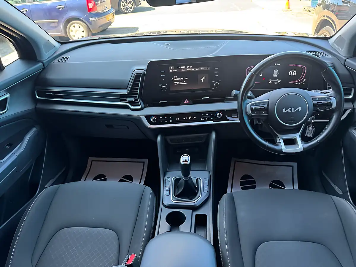 Used 2022 Kia Sportage 2 Grey - Interior and Exterior details 8