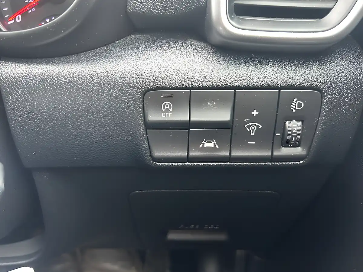 Used 2022 Kia Sportage 2 White - Interior and Exterior details 14