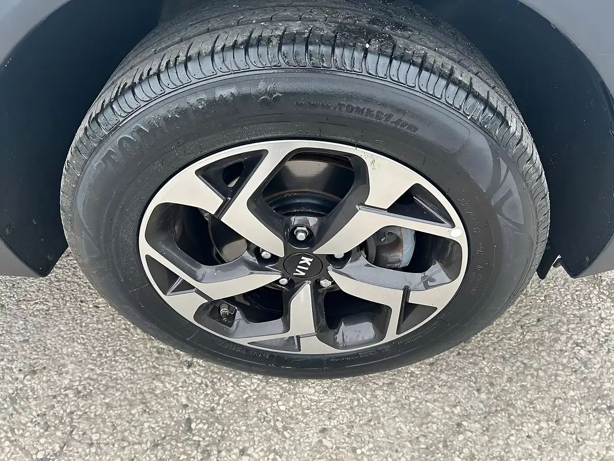 Used 2022 Kia Sportage 2 White - Interior and Exterior details 17