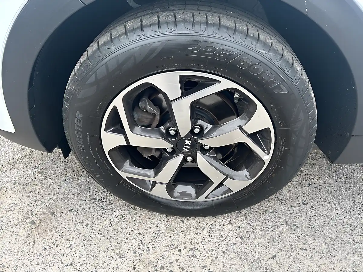 Used 2022 Kia Sportage 2 White - Interior and Exterior details 18