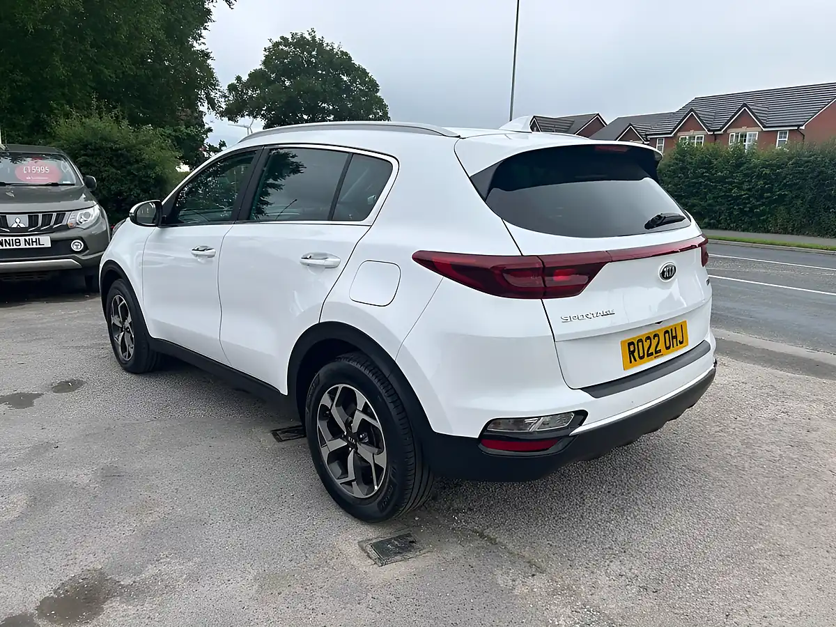 Used 2022 Kia Sportage 2 White - Interior and Exterior details 2