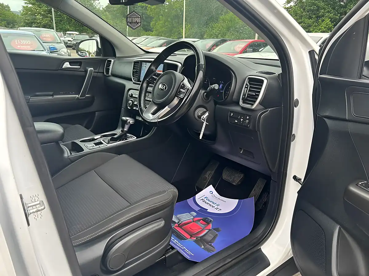 Used 2022 Kia Sportage 2 White - Interior and Exterior details 5