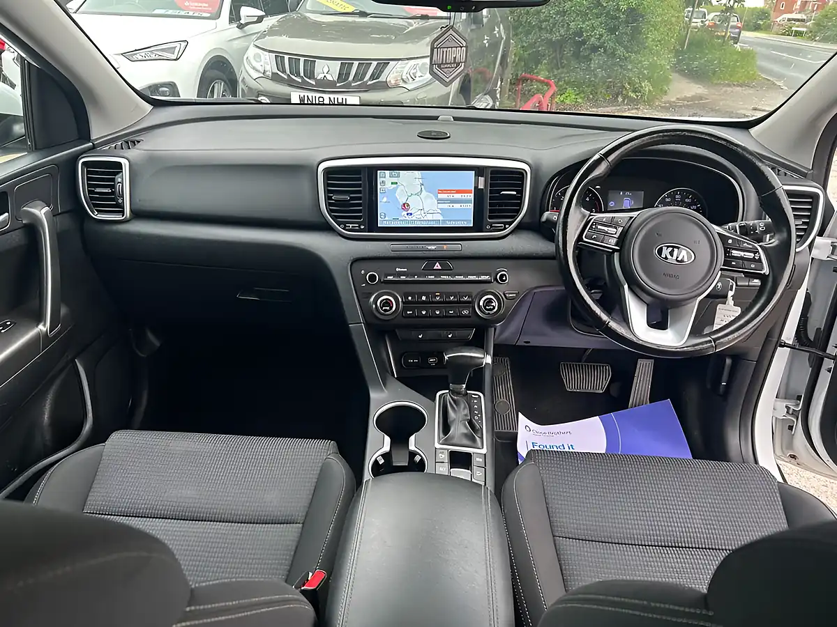 Used 2022 Kia Sportage 2 White - Interior and Exterior details 6