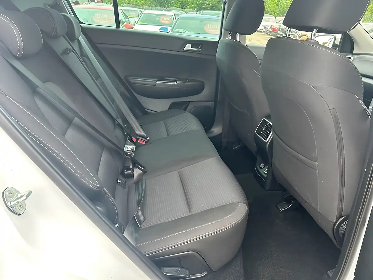 Used 2022 Kia Sportage 2 White - Interior and Exterior details 7
