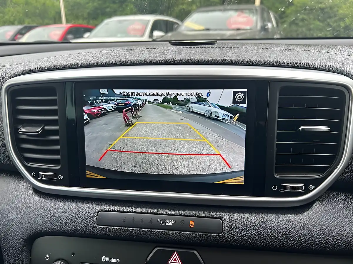 Used 2022 Kia Sportage 2 White - Interior and Exterior details 9
