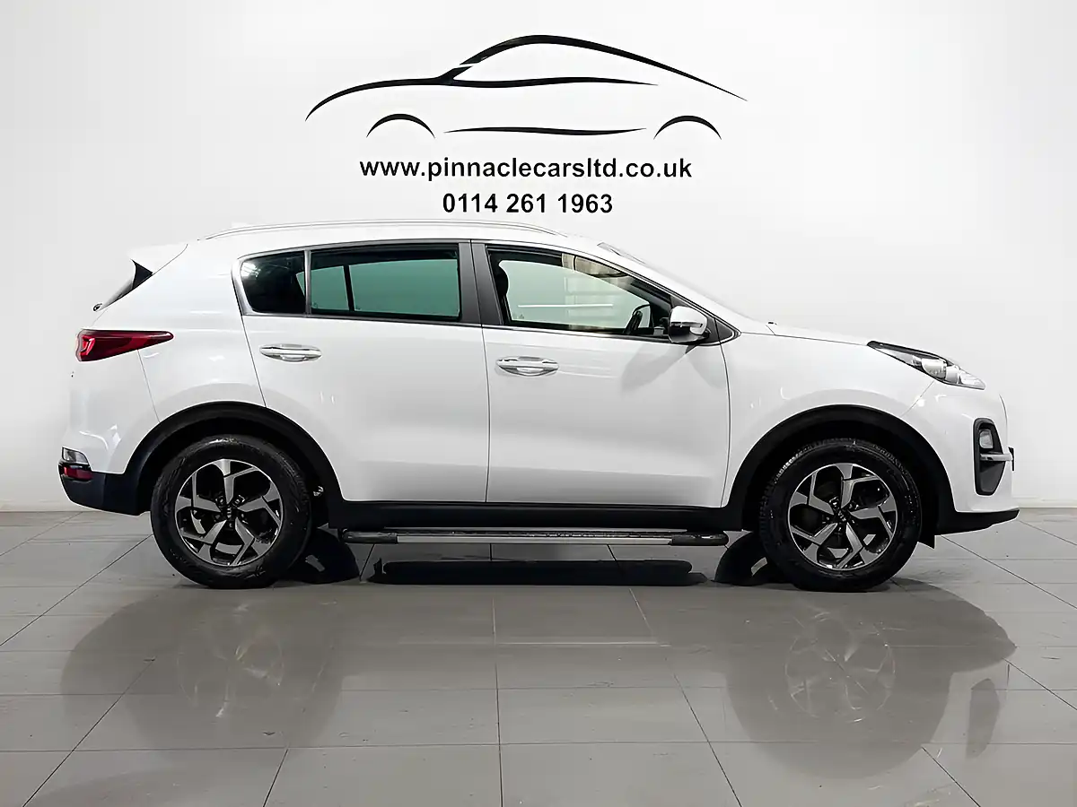 Used 2022 Kia Sportage 2 White - Interior and Exterior details 11