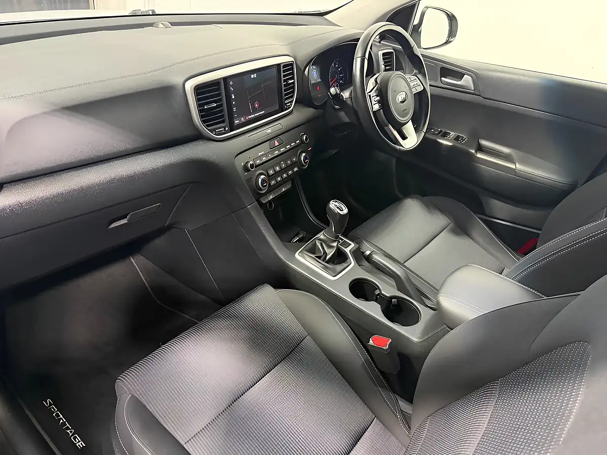 Used 2022 Kia Sportage 2 White - Interior and Exterior details 13