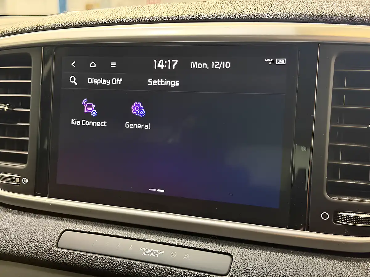 Used 2022 Kia Sportage 2 White - Interior and Exterior details 15