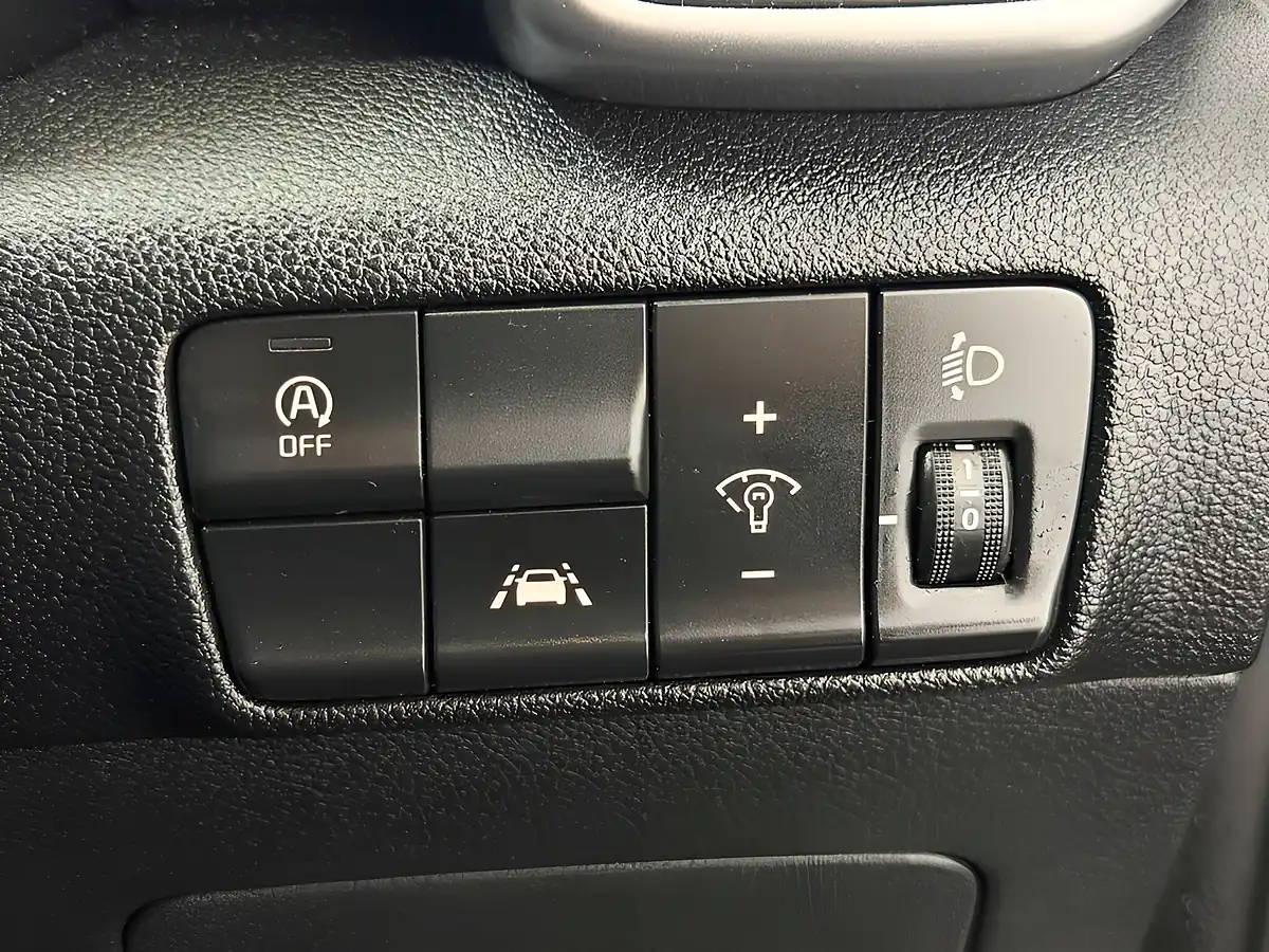 Used 2022 Kia Sportage 2 White - Interior and Exterior details 19