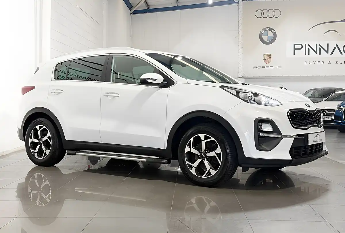 Used 2022 Kia Sportage 2 White - Interior and Exterior details 8