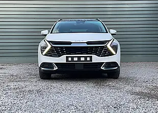Used 2022 Kia Sportage 4 White - Interior and Exterior details 10