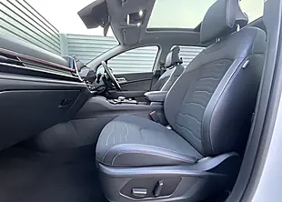 Used 2022 Kia Sportage 4 White - Interior and Exterior details 13