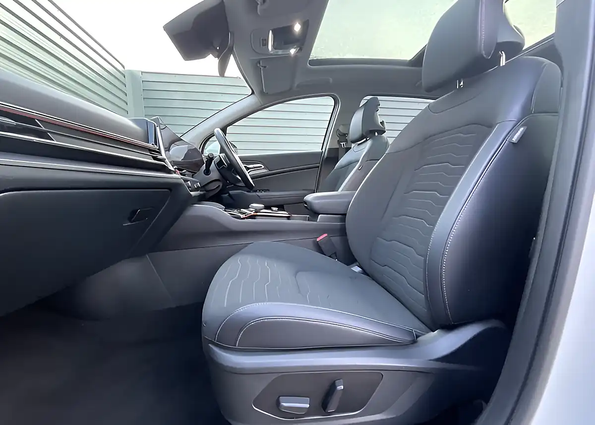 Used 2022 Kia Sportage 4 White - Interior and Exterior details 13