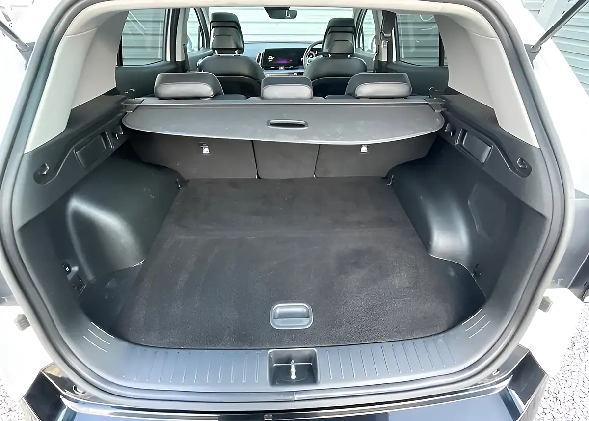 Used 2022 Kia Sportage 4 White - Interior and Exterior details 14