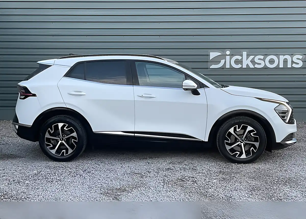 Used 2022 Kia Sportage 4 White - Interior and Exterior details 8