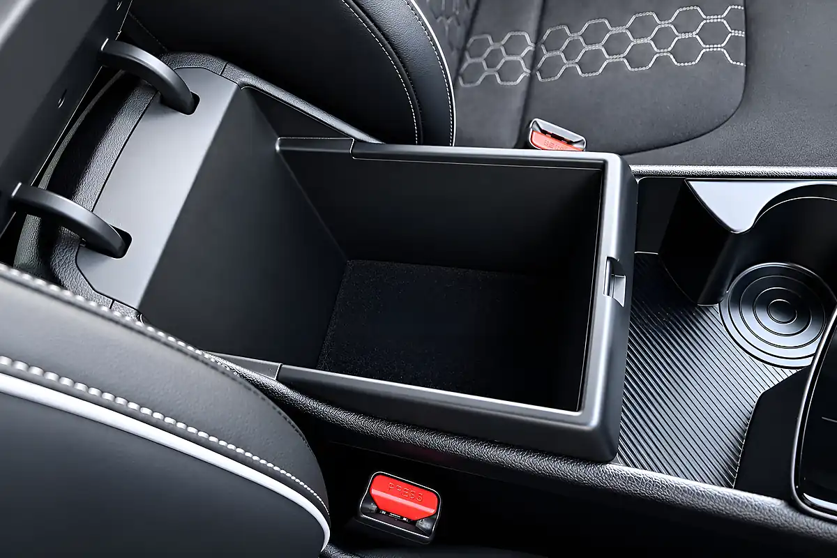 Used 2022 Kia Sportage GT-Line Silver - Interior and Exterior details 18