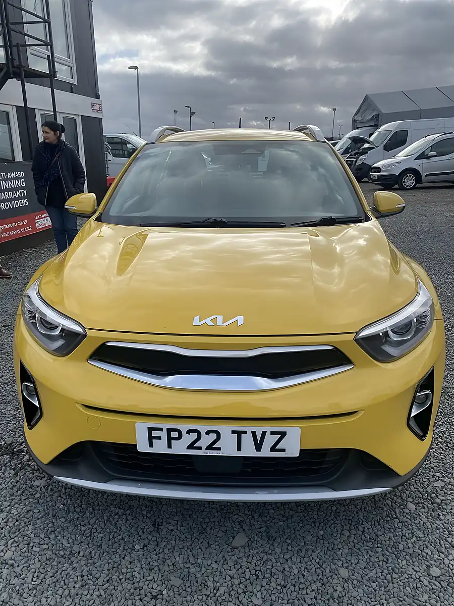 Used 2022 Kia Stonic 2 Yellow - Interior and Exterior details 6
