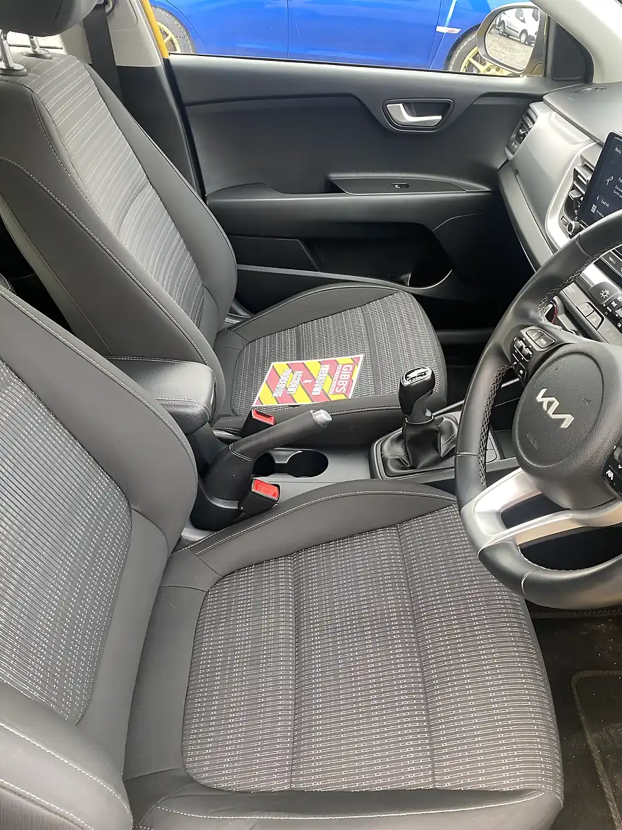 Used 2022 Kia Stonic 2 Yellow - Interior and Exterior details 7