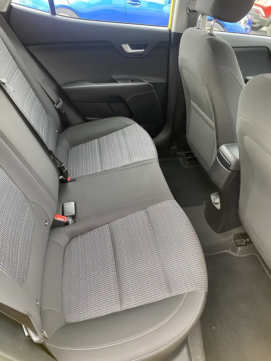 Used 2022 Kia Stonic 2 Yellow - Interior and Exterior details 8