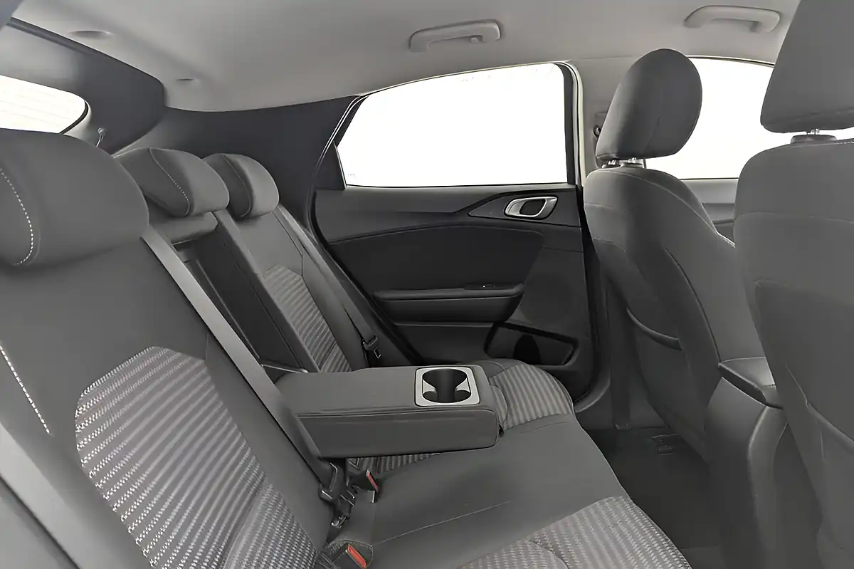 Used 2022 Kia Xceed 2 White - Interior and Exterior details 10