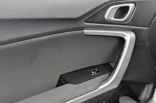 Used 2022 Kia Xceed 2 White - Interior and Exterior details 14