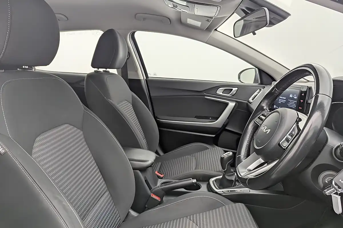 Used 2022 Kia Xceed 2 White - Interior and Exterior details 2