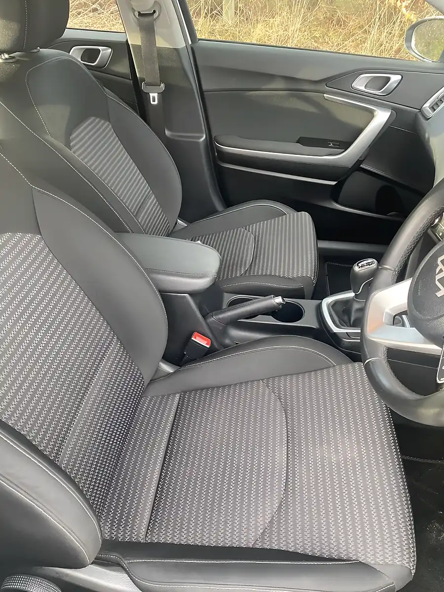 Used 2022 Kia Xceed 2 White - Interior and Exterior details 7