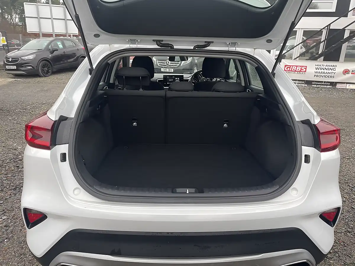Used 2022 Kia Xceed 2 White - Interior and Exterior details 5