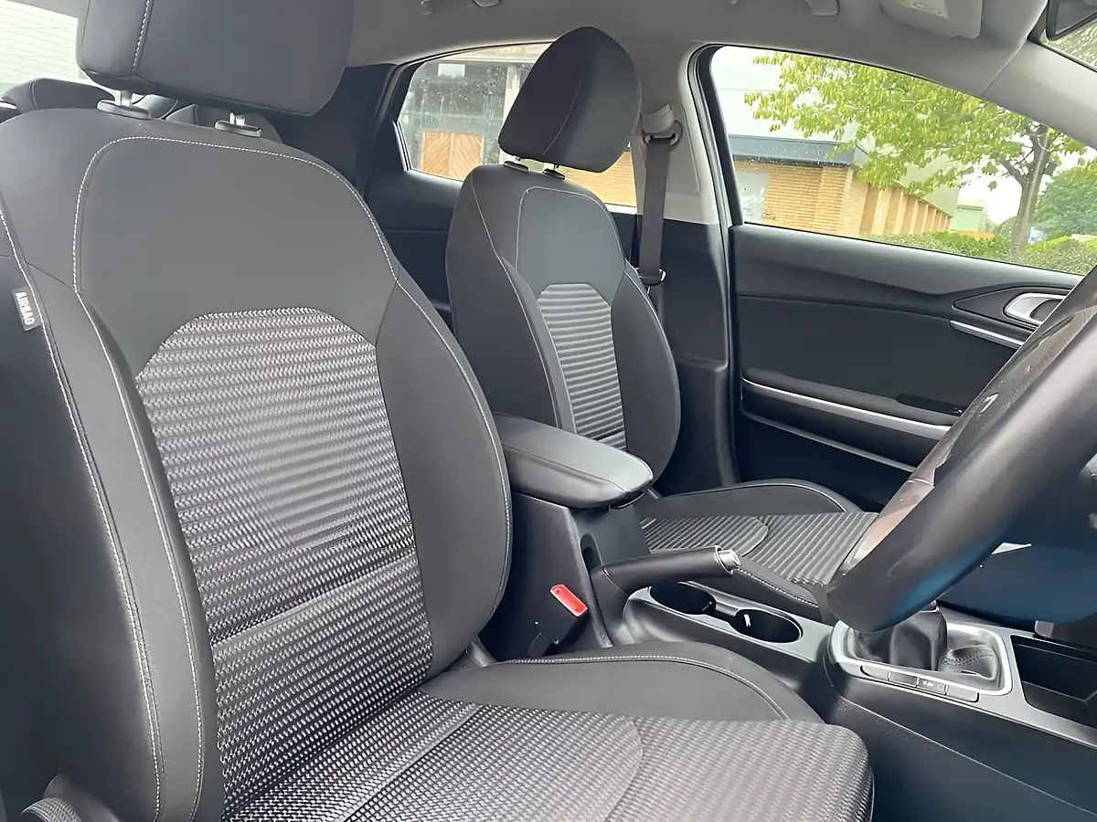 Used 2022 Kia Xceed 2 White - Interior and Exterior details 9