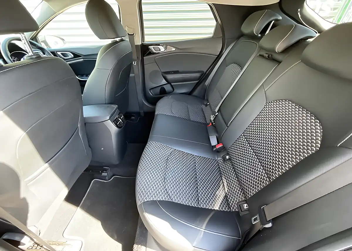 Used 2022 Kia Xceed 3 Dark Penta Metal - Interior and Exterior details 17
